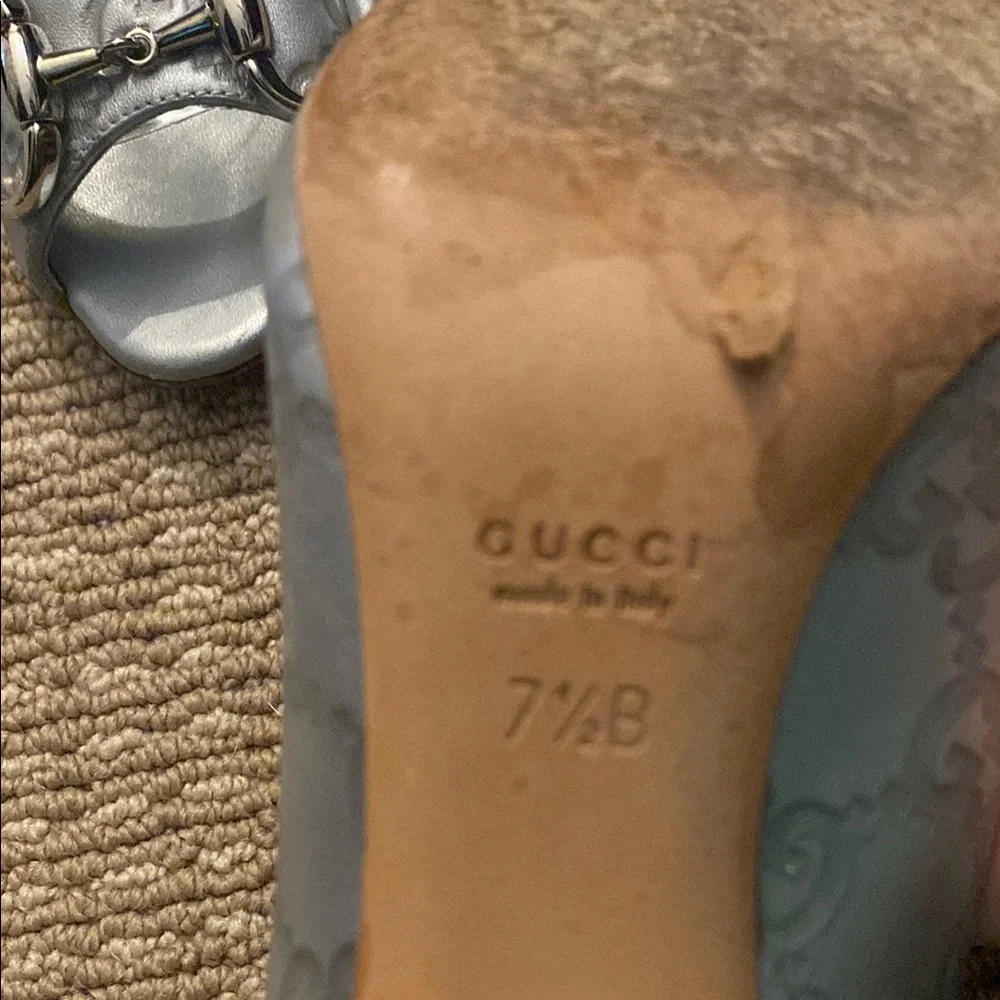 Vintage Gucci Silver 7.5, Vintage,  Peep Toe Heels, leather embossed GG logo - Picture 5 of 10